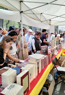 Ven a vernos a la parada en Paseo de Gracia, 36 